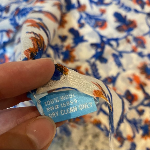 J.McLaughlin Coral Scarf - Picture 3 of 7